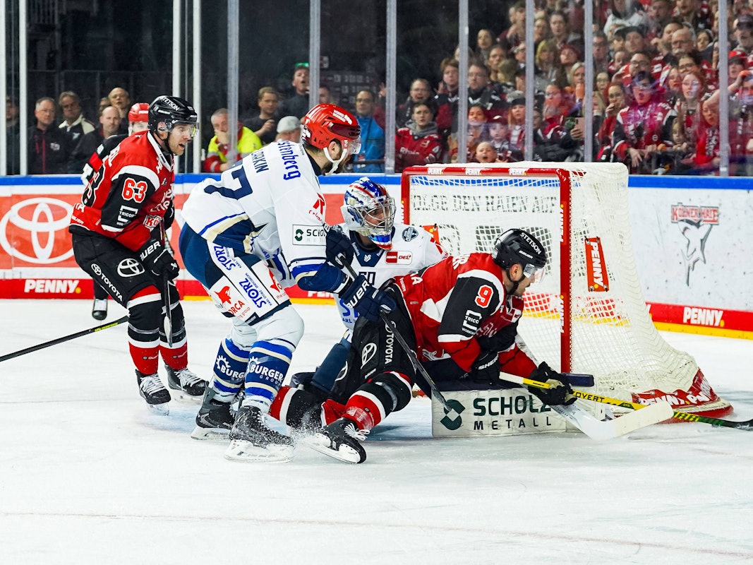 In Spiel vier der Viertelfinale-Serie in den DEL-Playoffs empfingen die Kölner Haie am Dienstagabend die Schwenninger Wild Wings.