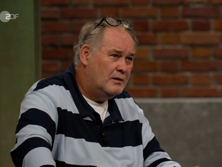 Lehnertz bot 250 Euro. Der maximale Schätzpreis war exakt erreicht. Dann überbot sich der Käufer überraschend selbst ... (Bild: ZDF)