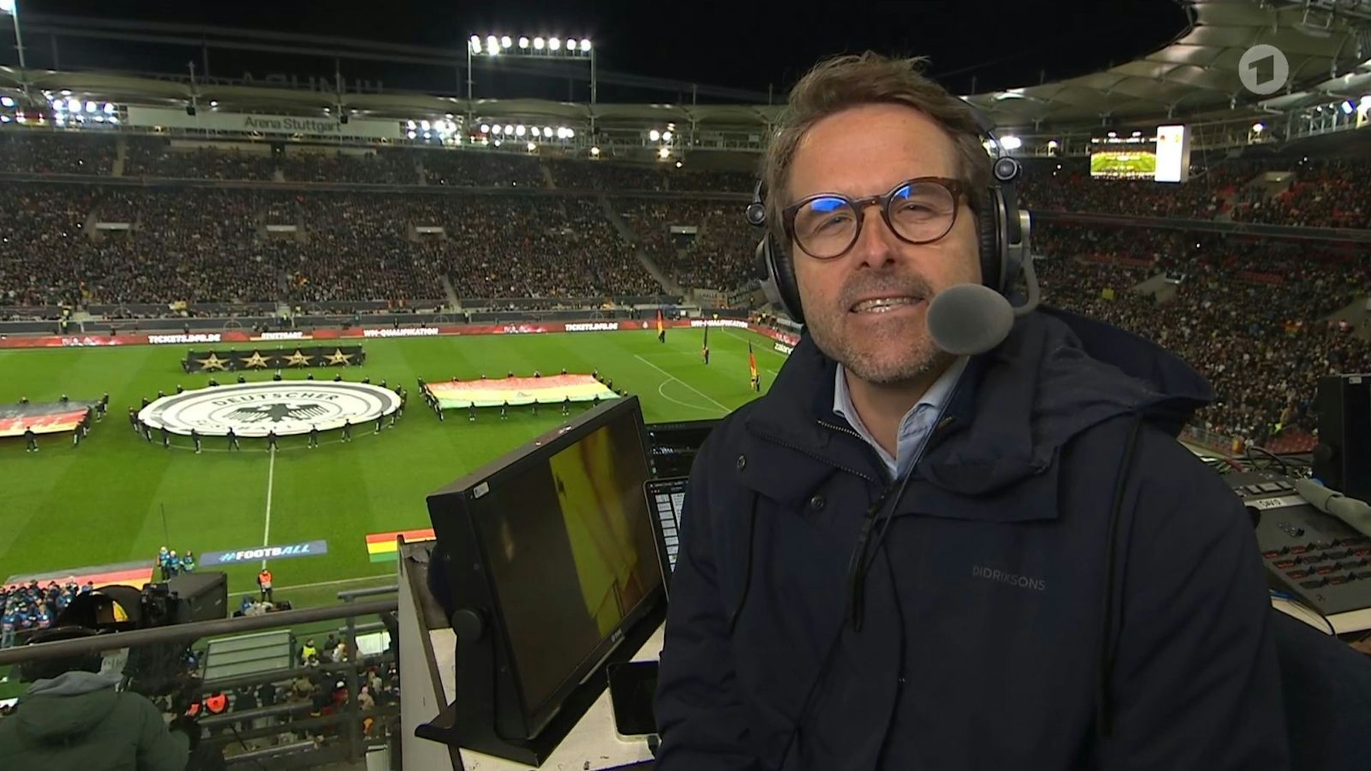 Kommentator Philipp Sohmer hat das EM-Viertelfinale noch nicht überwunden. (Bild: ARD)