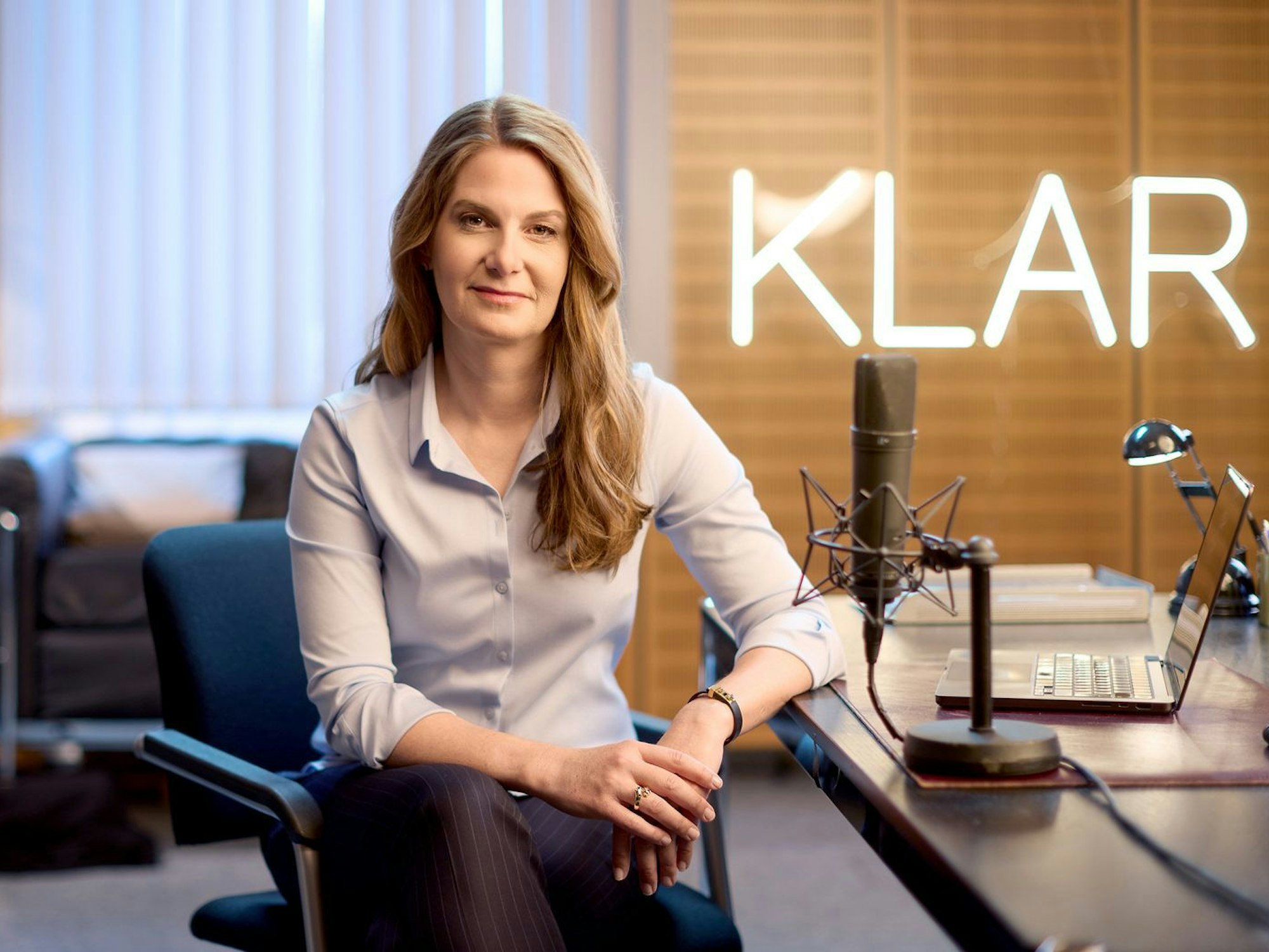 Das Reportage-Format „KLAR“ wird im Wechsel von NDR und BR produziert und im Wechsel von Tanit Koch (Bild) und Julia Ruhs moderiert. (Bild: NDR/ Hendrik Lüders)