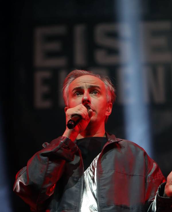 Jan Böhmermann, hier bei einem Auftritt in der Lanxess Arena 2025, hält die Olympia-Bewerbung Kölns für problematisch.