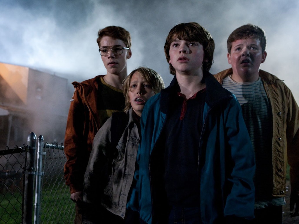 Martin (Gabriel Basso, links), Cary (Ryan Lee, zweiter von links), Preston (Zach Mills, vorne) und Charles (Riley Griffiths, rechts) werden Zeugen unglaublicher Geschehnisse. (Bild: ZDF/Francois Duhamel)