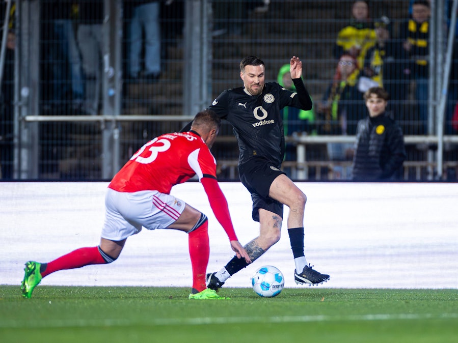 Kevin Großkreutz und Jardel Vieira im Zweikampf.