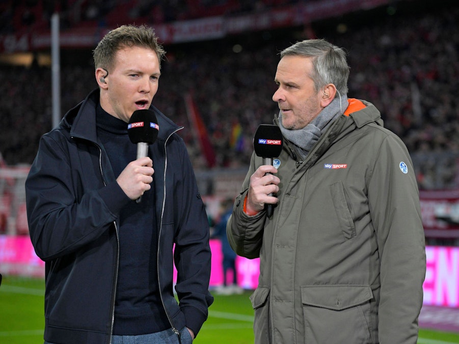 Julian Nagelsmann und Dietmar Hamann mit Mikrofonen