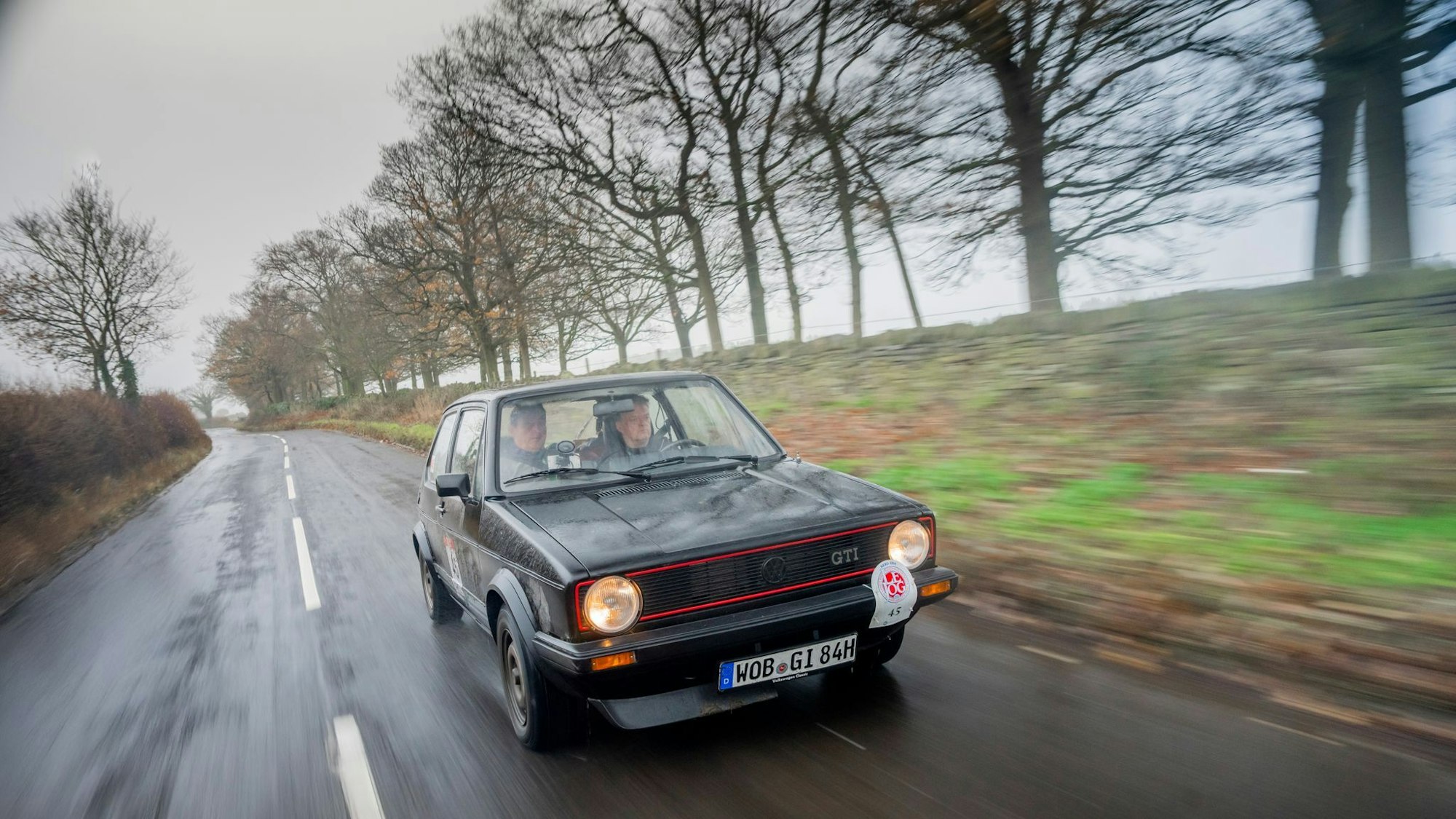 Golf GTI von 1984 bei der Oldtimer-Rallye LeJog
