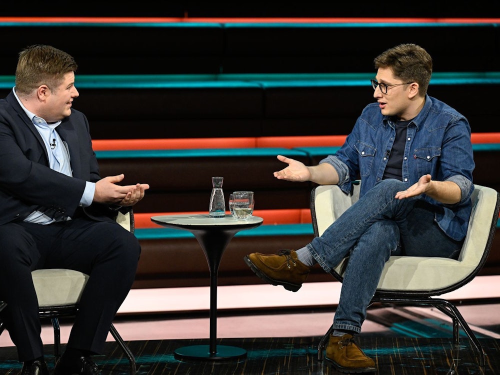 Bei „Markus Lanz“ gerieten Johannes Volkmann (links) und Philipp Türmer aneinander, als es um die Zukunft des Industriestandorts Deutschland ging. (Bild: ZDF / Markus Hertrich)