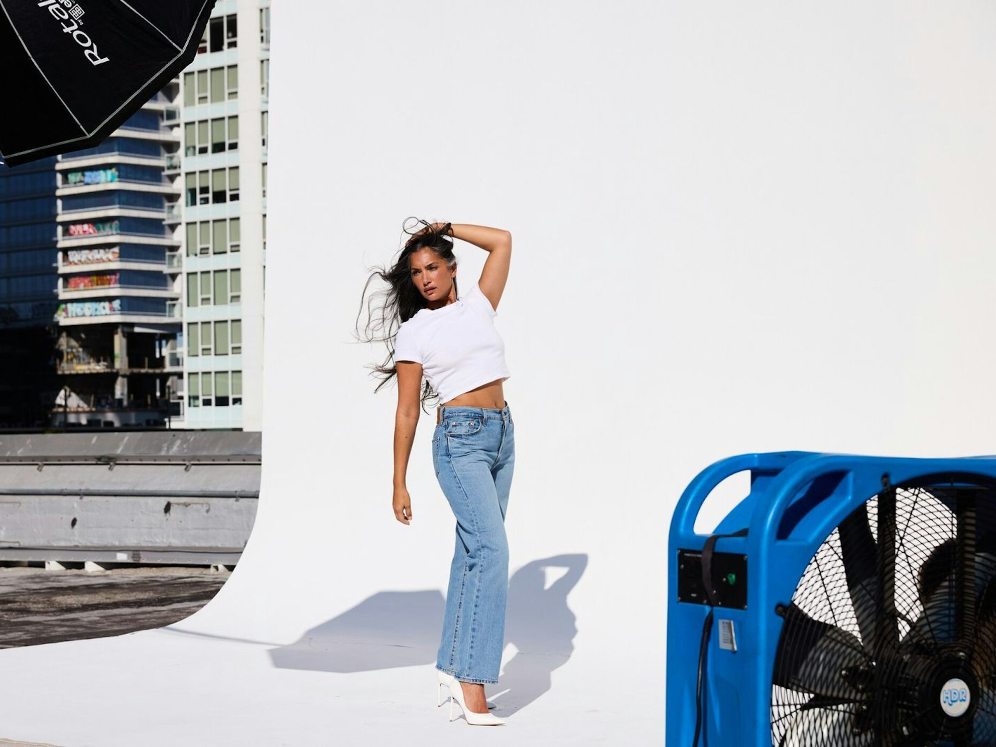 Bianca gibt ihr Bestes, doch die Posen sind „zu altmodisch“. (Bild: ProSieben/Max Montgomery)