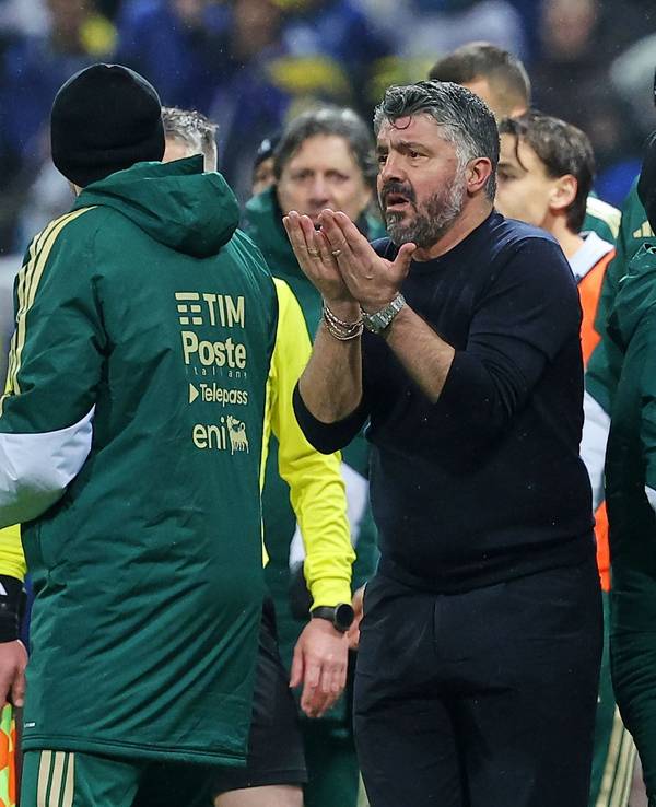 Italiens Trainer Gennaro Gattuso gestikuliert von der Seitenlinie aus.