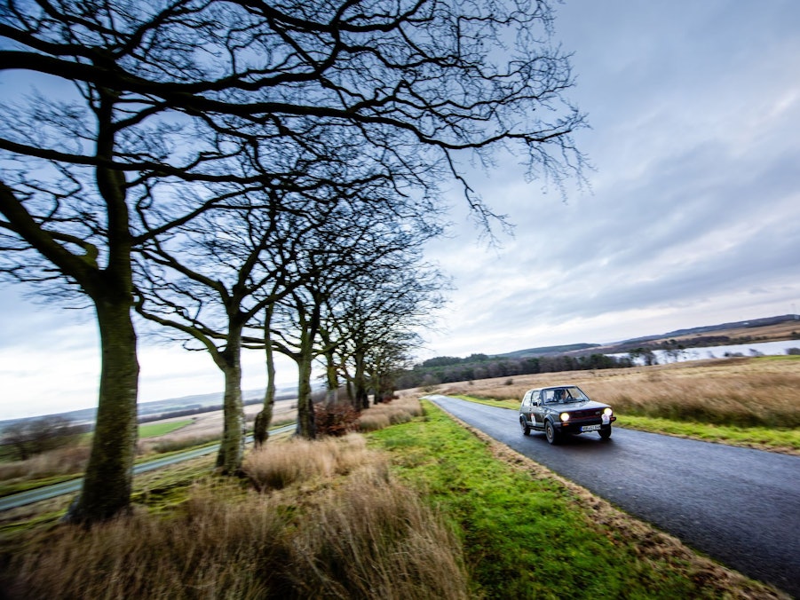 Golf GTI von 1984 bei der Oldtimer-Rallye LeJog