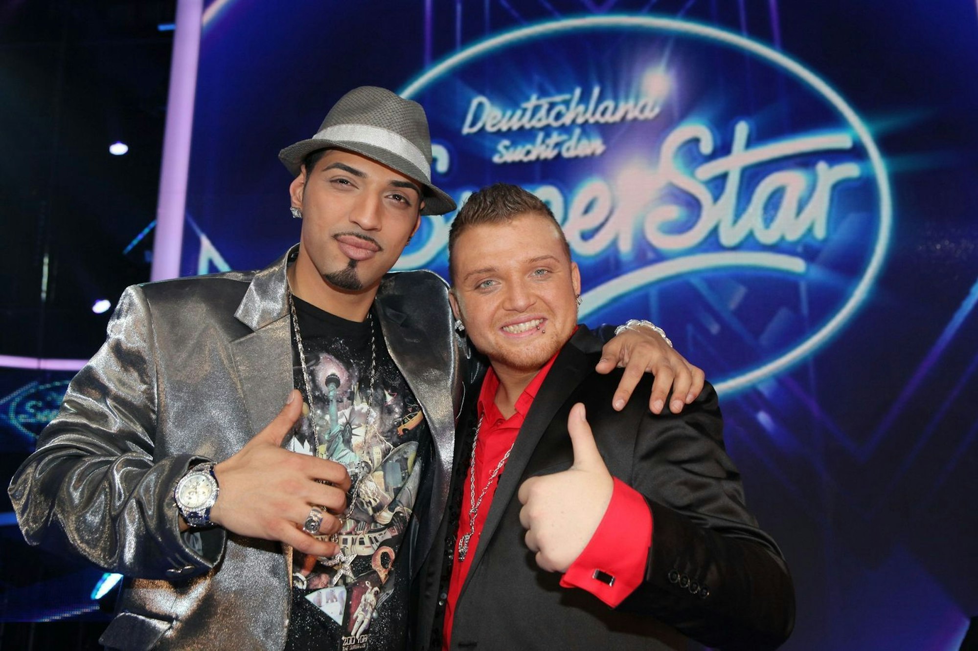 Erst Freunde, dann erbitterte Gegner: Menowin Fröhlich (rechts) und Mehrzad Marashi standen sich 2010 im DSDS-Finale gegenüber. (Bild: TVNOW / Stefan Gregorowius)