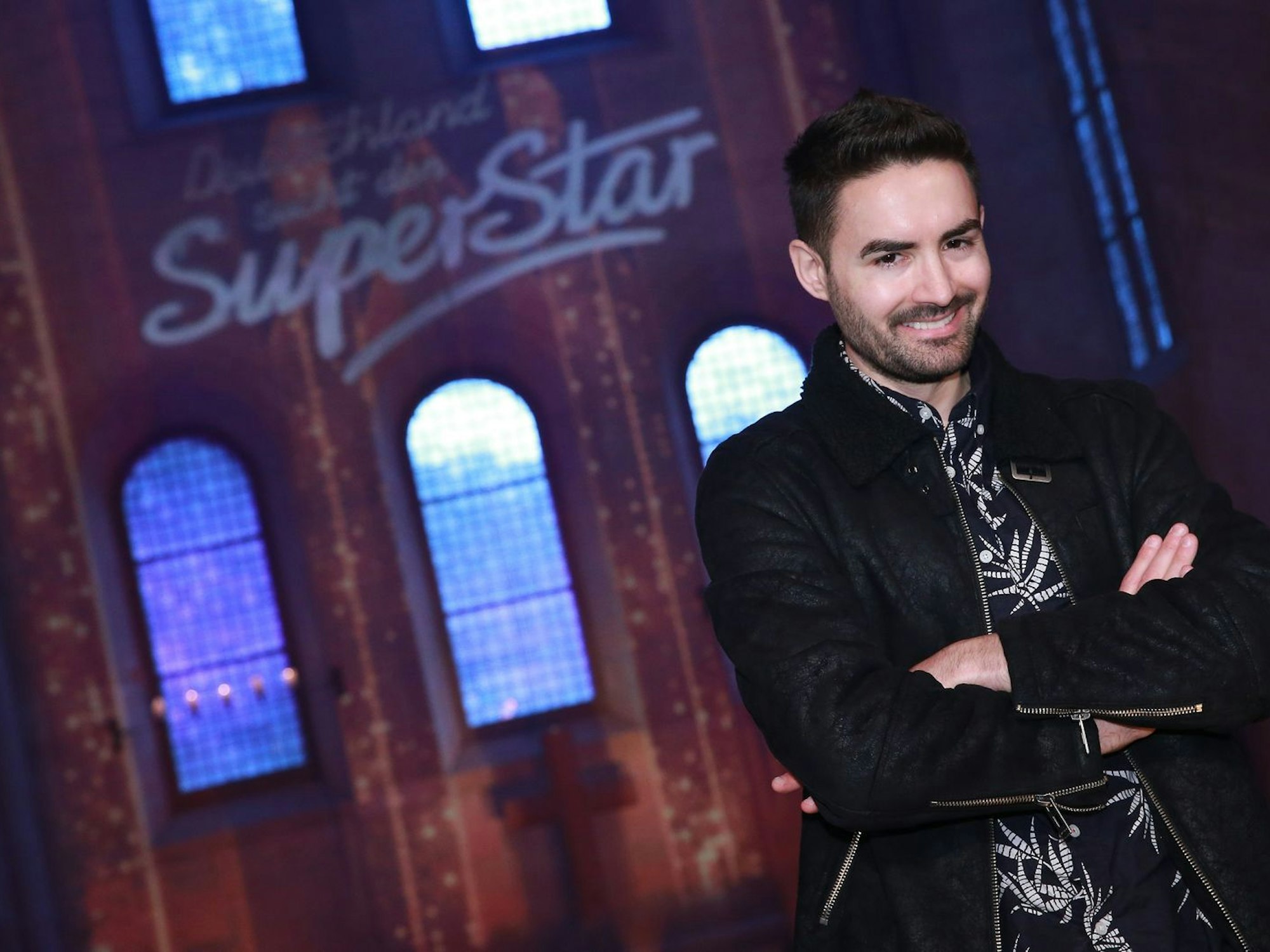 Ein echtes Stehaufmännchen: Menderes Bagci wurde zwar nicht der erfolgreichste, aber mit Sicherheit einer der beliebtesten Sänger bei DSDS. (Bild: TVNOW / Stefan Gregorowius)