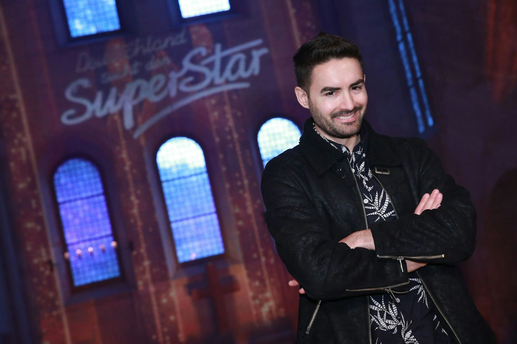 Ein echtes Stehaufmännchen: Menderes Bagci wurde zwar nicht der erfolgreichste, aber mit Sicherheit einer der beliebtesten Sänger bei DSDS. (Bild: TVNOW / Stefan Gregorowius)