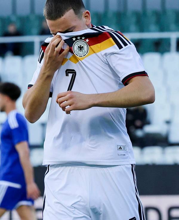 Said El Mala weint nach seinem Treffer zum 1:0 für die deutsche U21 gegen Griechenland.