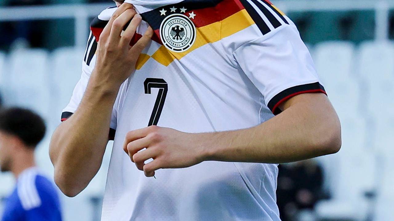 Said El Mala weint nach seinem Treffer zum 1:0 für die deutsche U21 gegen Griechenland.