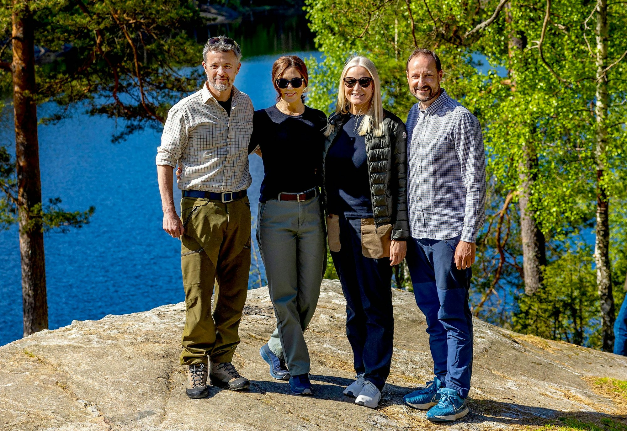 Beim Staatsbesuch 2024 lachten die Royals gemeinsam in die Kamera.