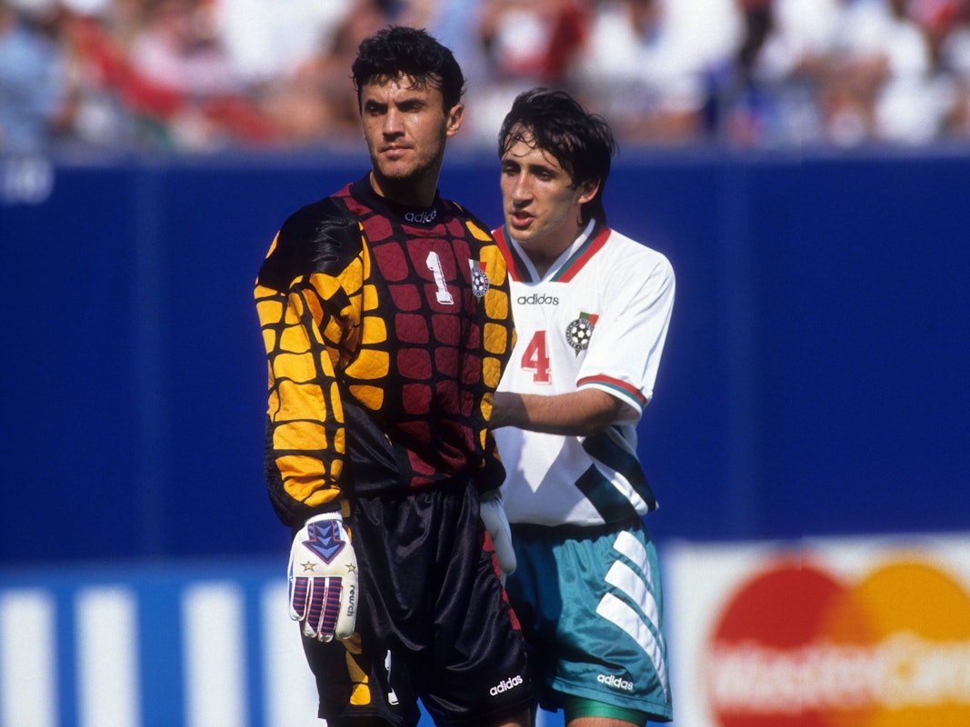 Torwart Borislav Mikhailov und Zanko Zwvetanow (beide Bulgarien).
