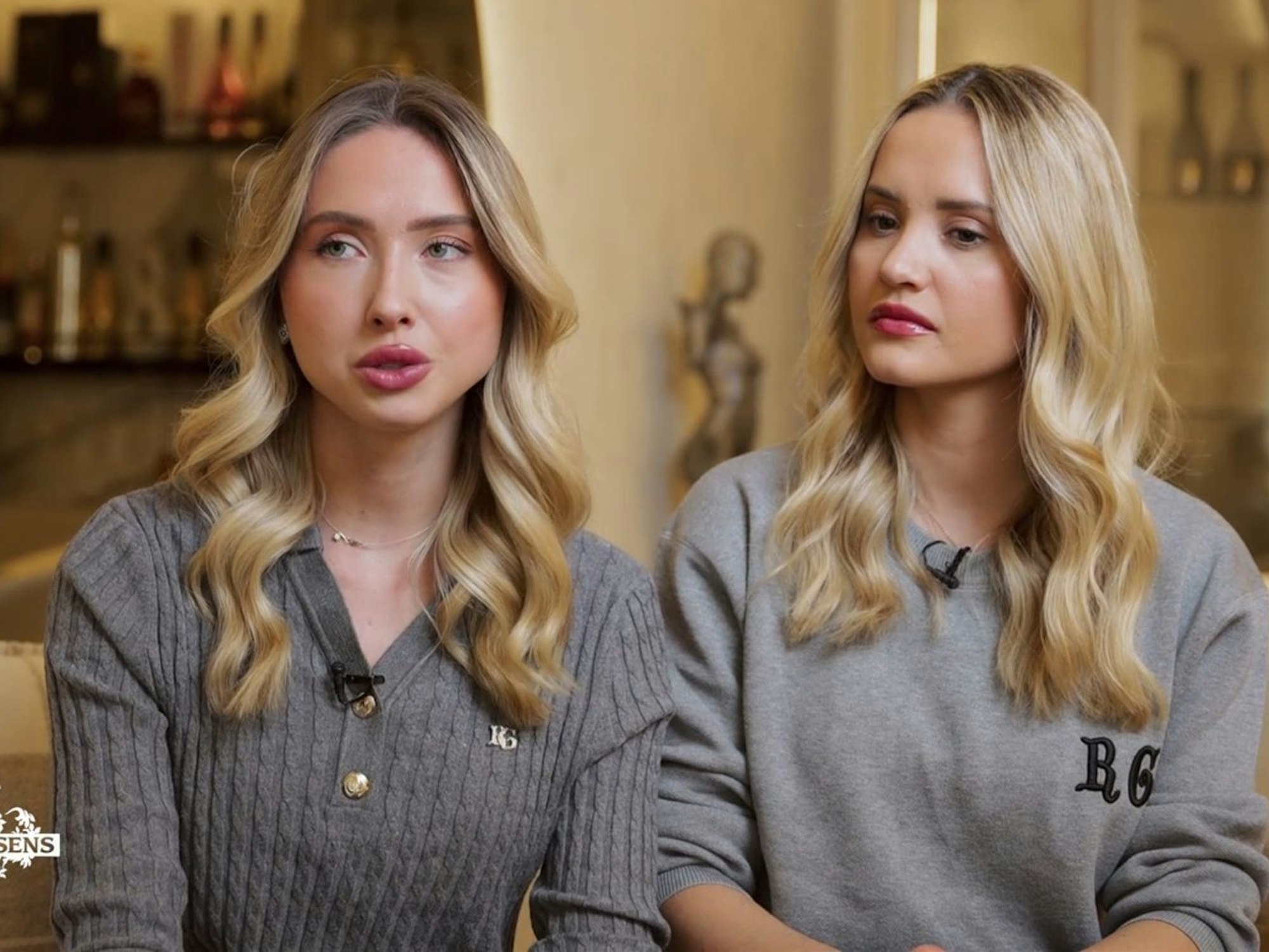 Müssen sich eine Standpauke von ihrer Mutter anhören: Shania und Davina Geiss. (Bild: RTLZWEI)