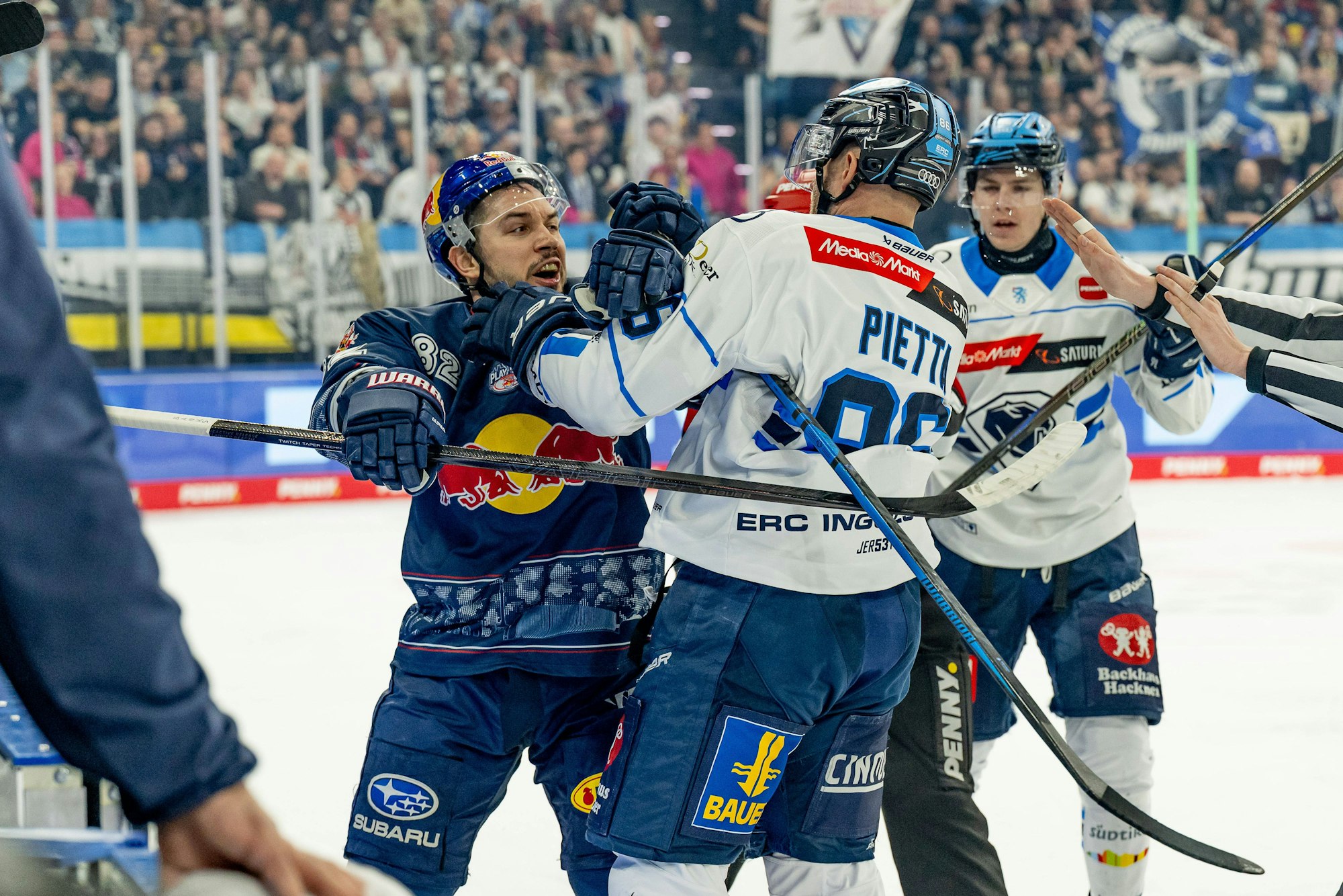 Keilerei zwischen Chris DeSousa und Daniel Pietta.