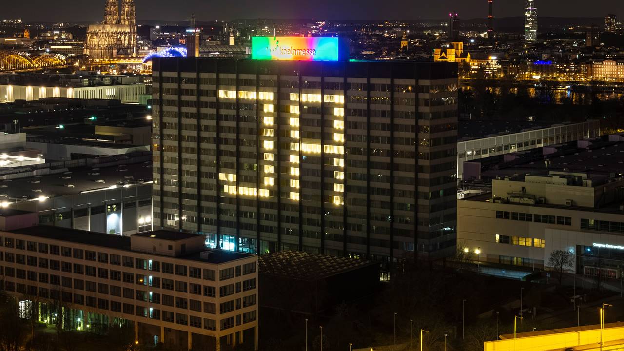 Olympiabewerbung Messehochhaus Schriftzug "JA" Fensterbeleuchtung