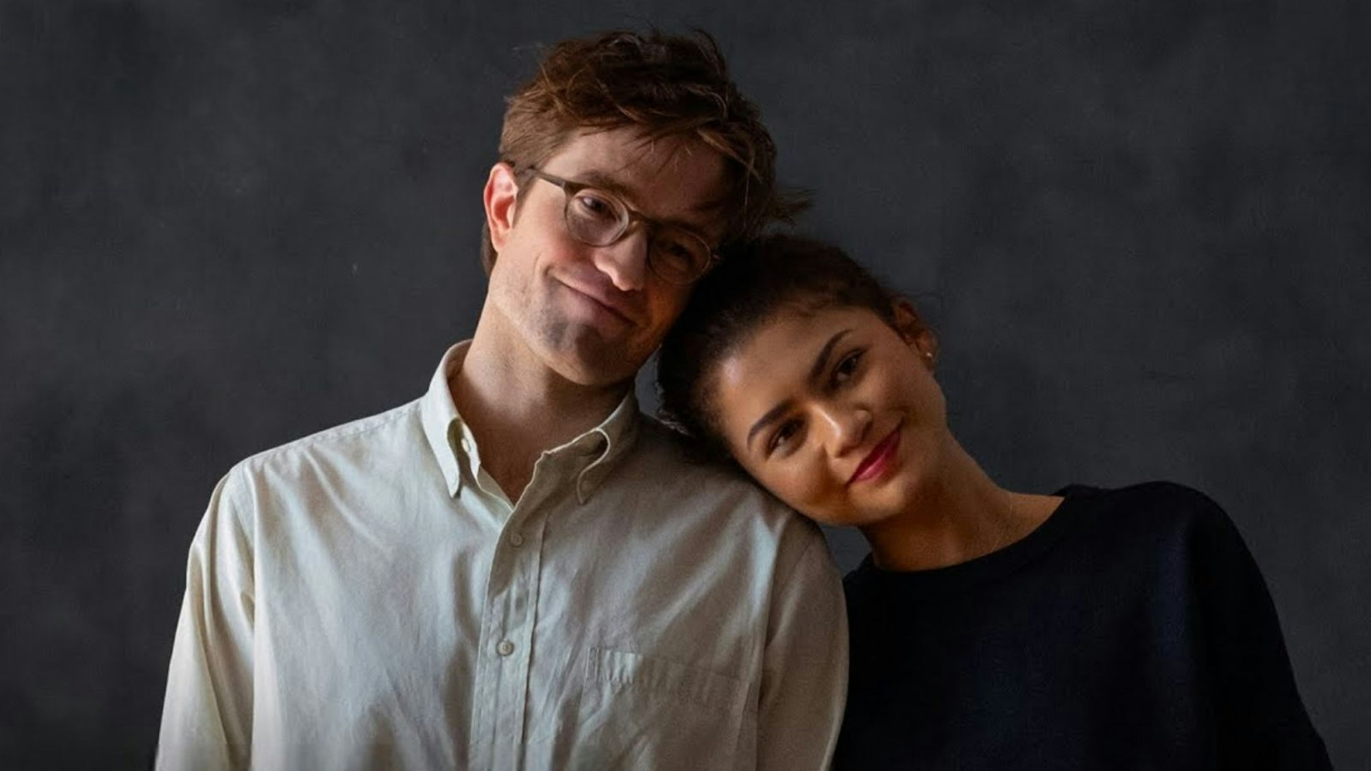 Zendaya und Robert Pattinson spielen in „Das Drama - Noch einmal auf Anfang“ (2026) Emma und Charlie, die kurz vor ihrer Hochzeit stehen. (Bild: A24)