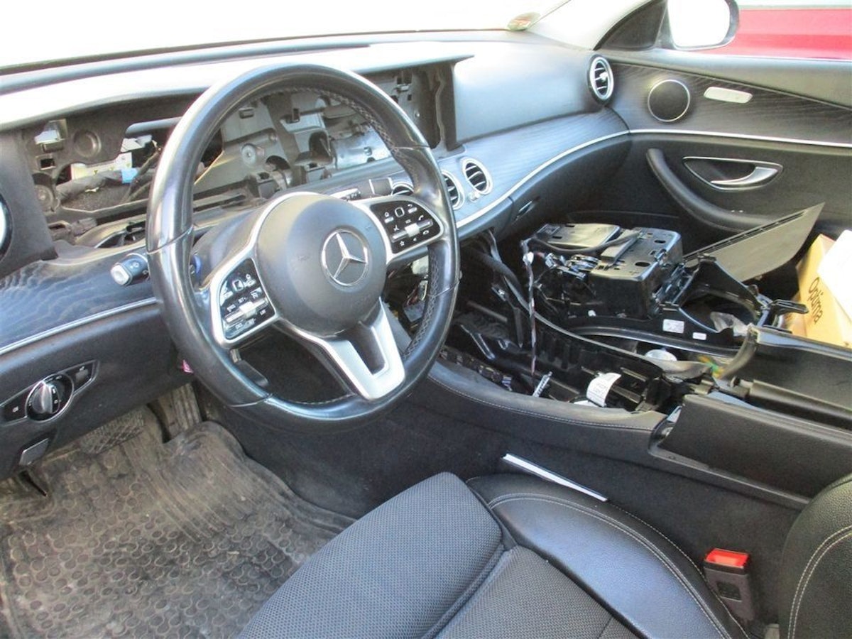 Aufgebrochener Mercedes in Odenthal.