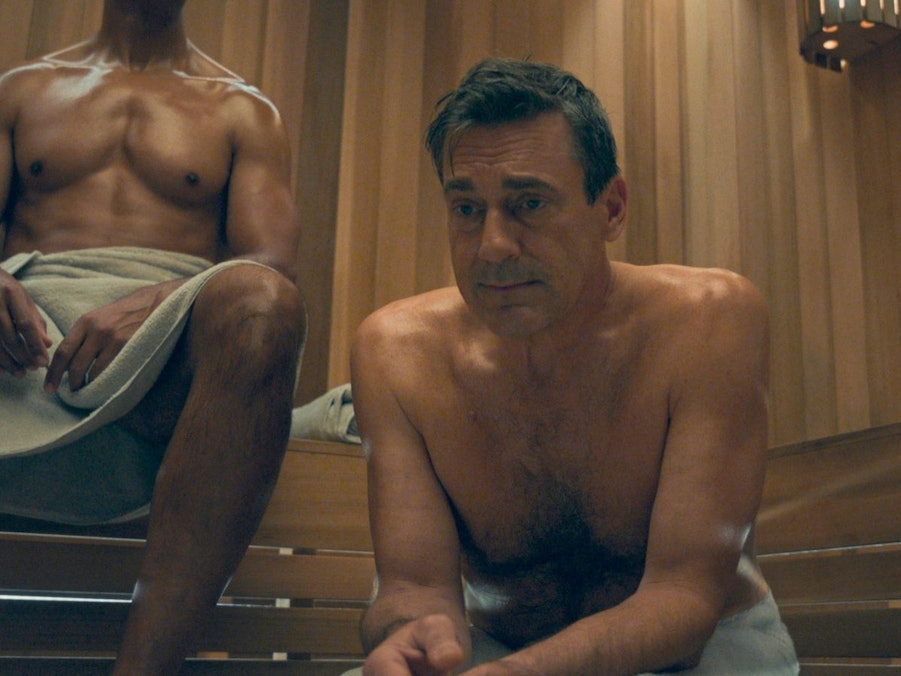 Coop (Jon Hamm) kommt nicht nur bei seinen Diebestouren ins Schwitzen, sondern auch beim Saunagang mit seinen Opfern. (Bild: Apple TV)