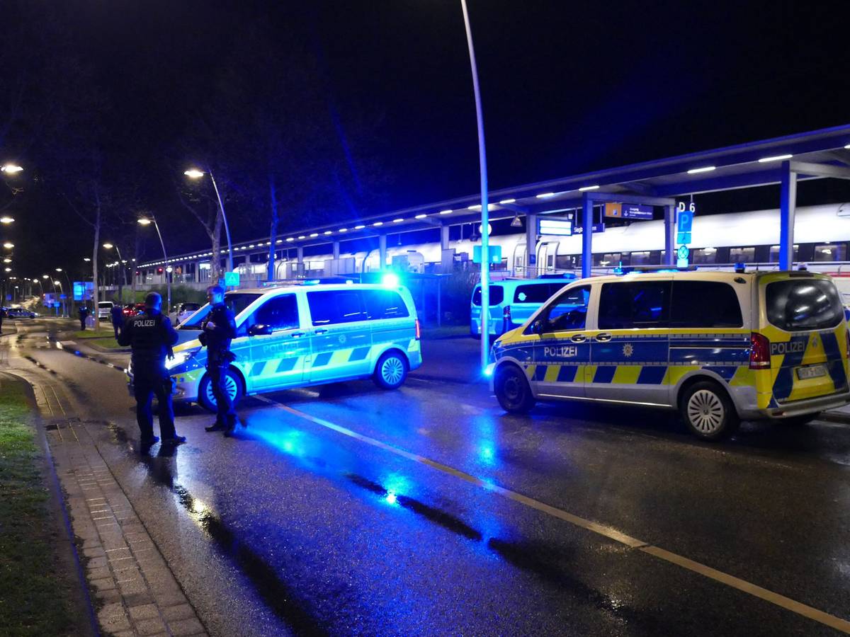 Polizeieinsatz am Bahnhof Siegburg.