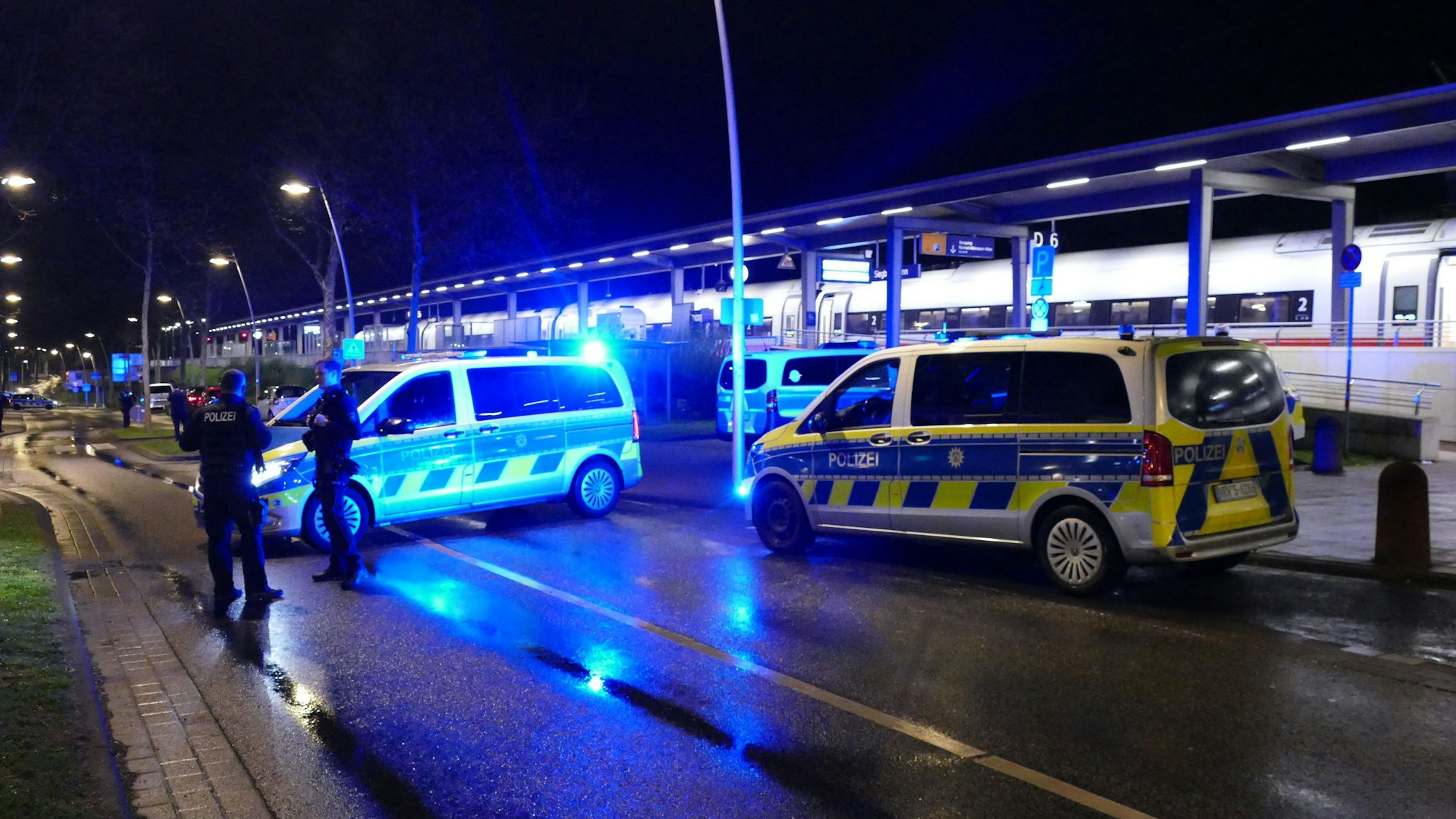 Polizeieinsatz am Bahnhof Siegburg.