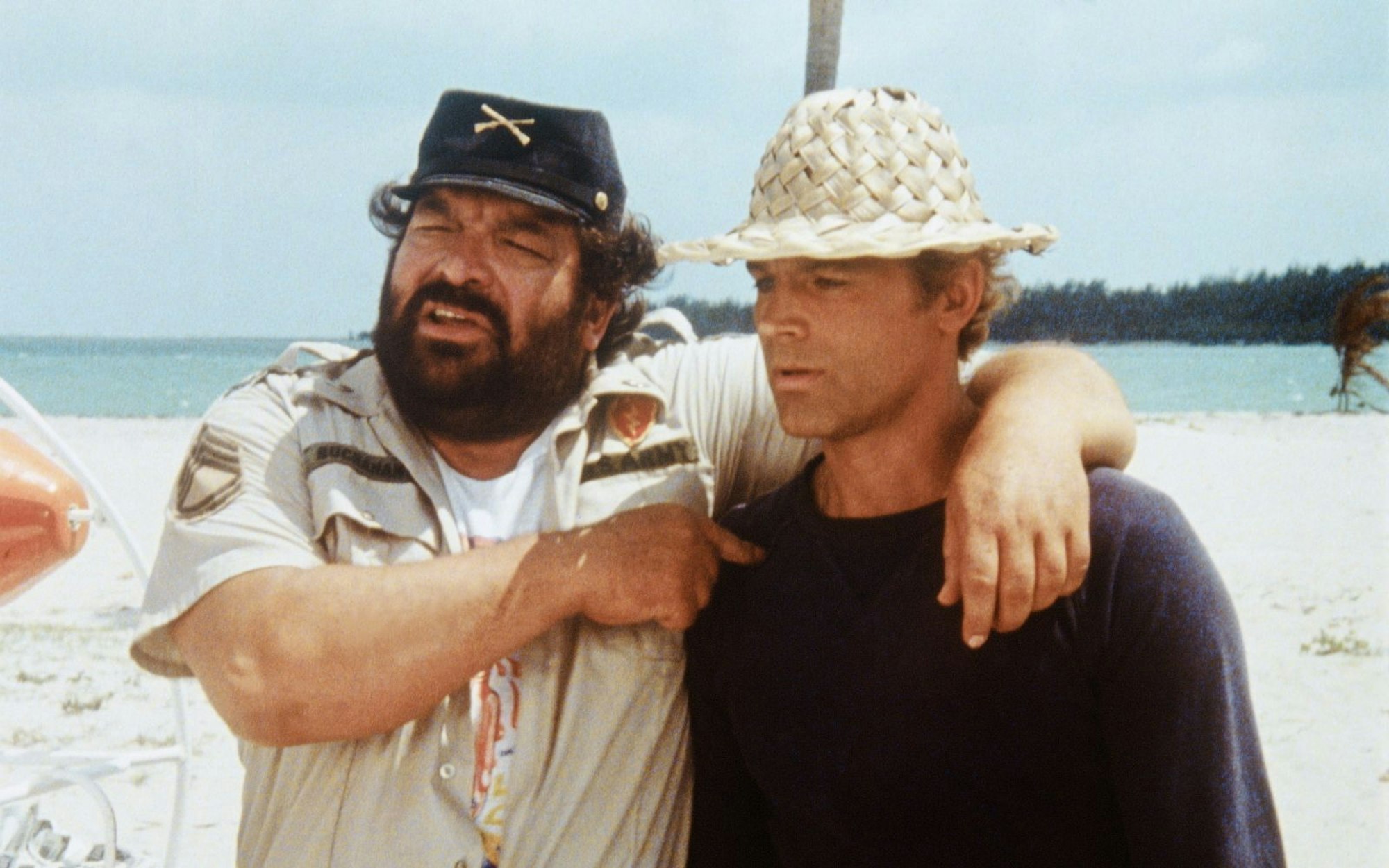 In „Zwei Asse trumpfen auf“ (1981) schlagen Bud Spencer und Terence Hill auf einer einsamen Insel auf. (Bild: Tobis Film)