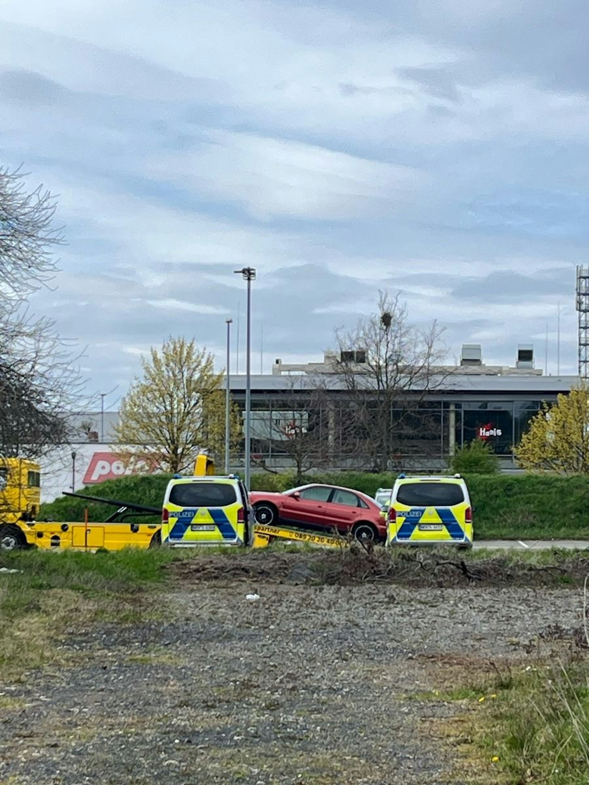 Die Polizei kontrollierte am sogenannten „Car-Freitag“ in Jüchen zahlreiche getunte Fahrzeuge.