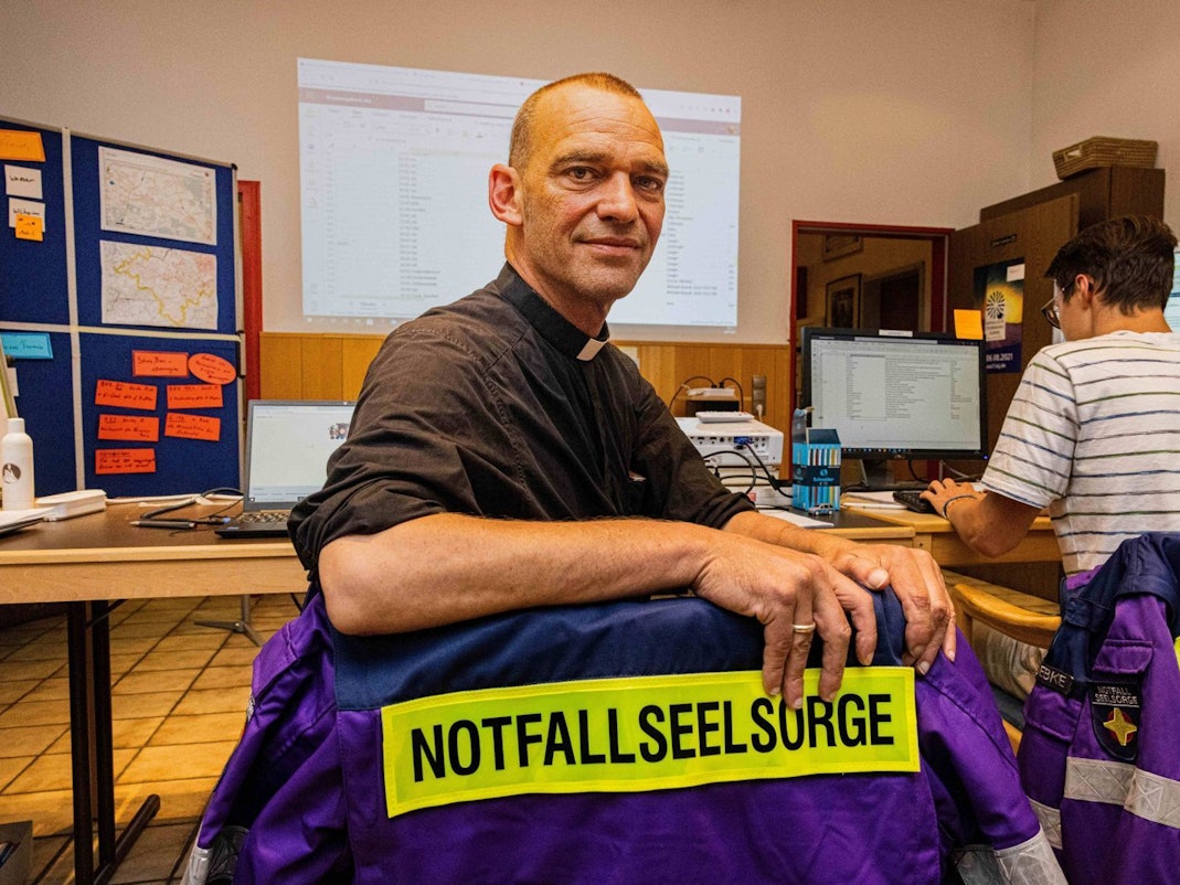 Albi Roebke ist evangelischer Pfarrer und Notfallseelsorger in Bonn und im Kreis Rhein-Siegen. (Bild: ZDF/Kirchenkreis Bonn/M. Böschemeyer)