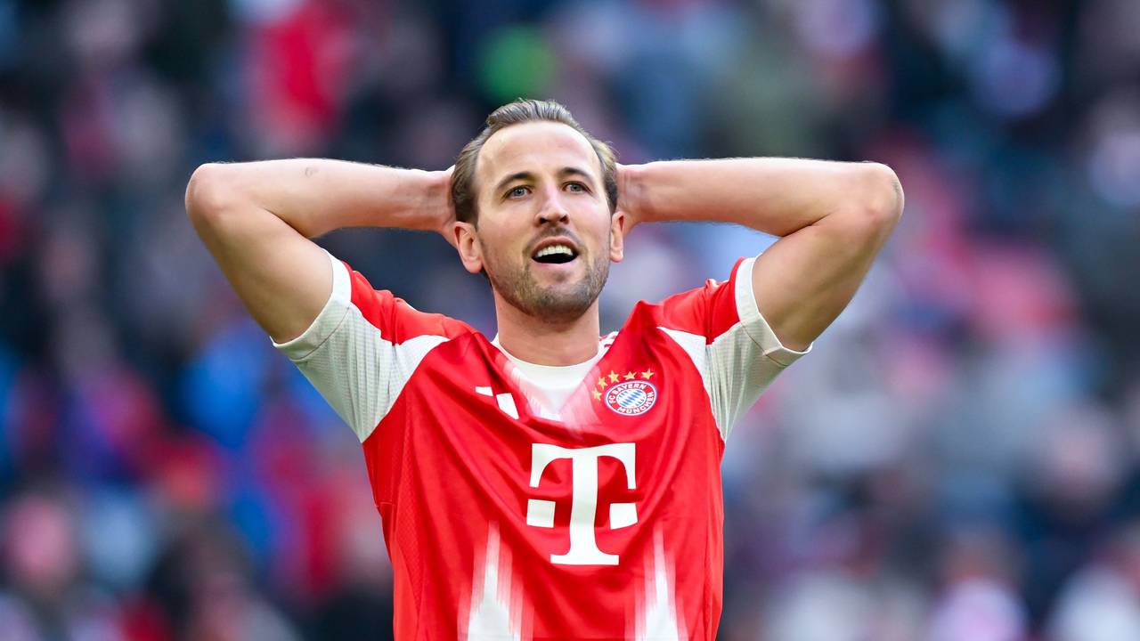 Harry Kane steht bei einem Spiel des FC Bayern auf dem Platz und hadert.