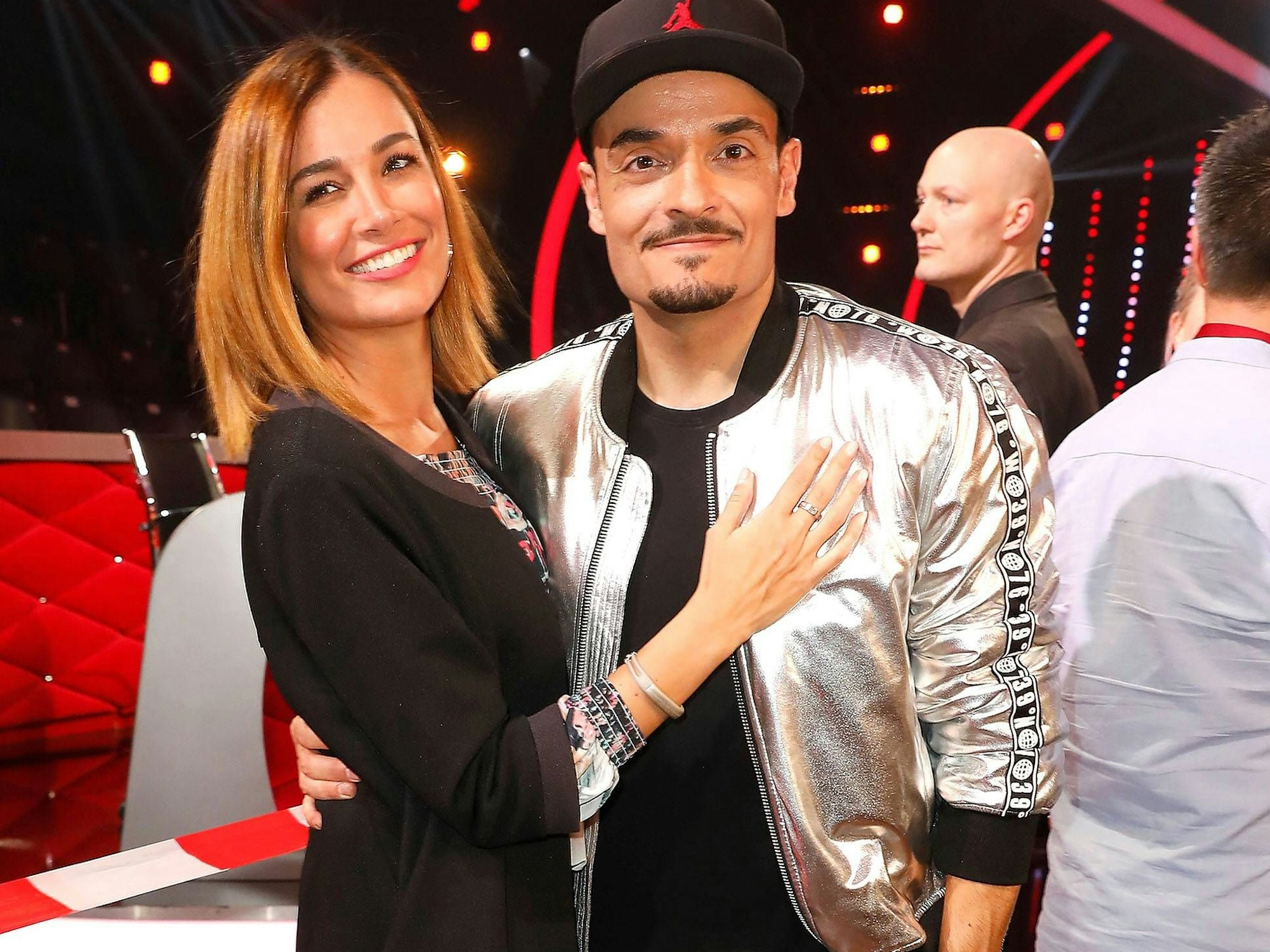 Giovanni Zarrella hält seine Ehefrau Jana Ina im Arm.