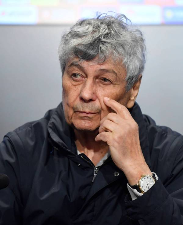 Mircea Lucescu bei seiner letzten Pressekonferenz als Rumänien-Trainer.