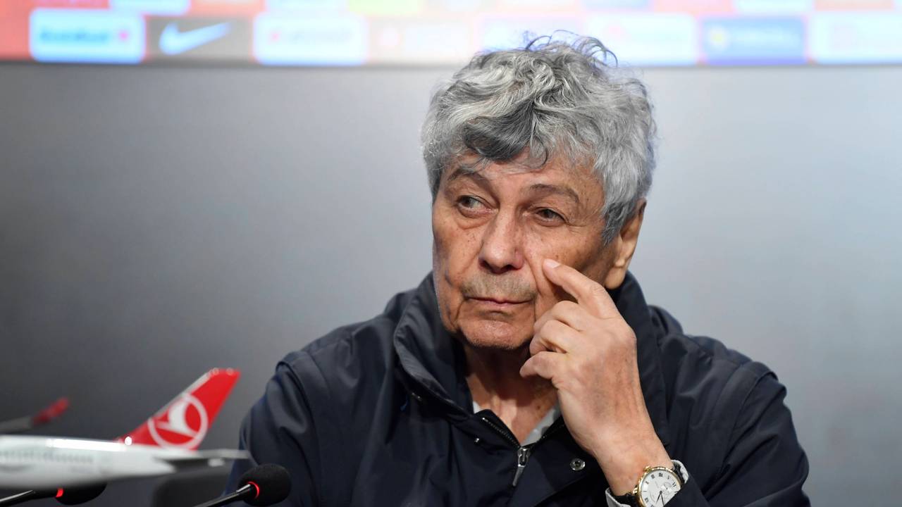 Mircea Lucescu bei seiner letzten Pressekonferenz als Rumänien-Trainer.