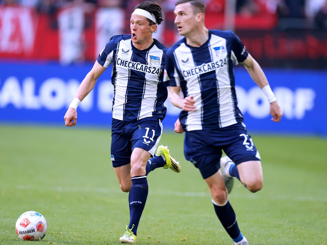 Hertha-Kapitän Fabian Reese führt den Ball.