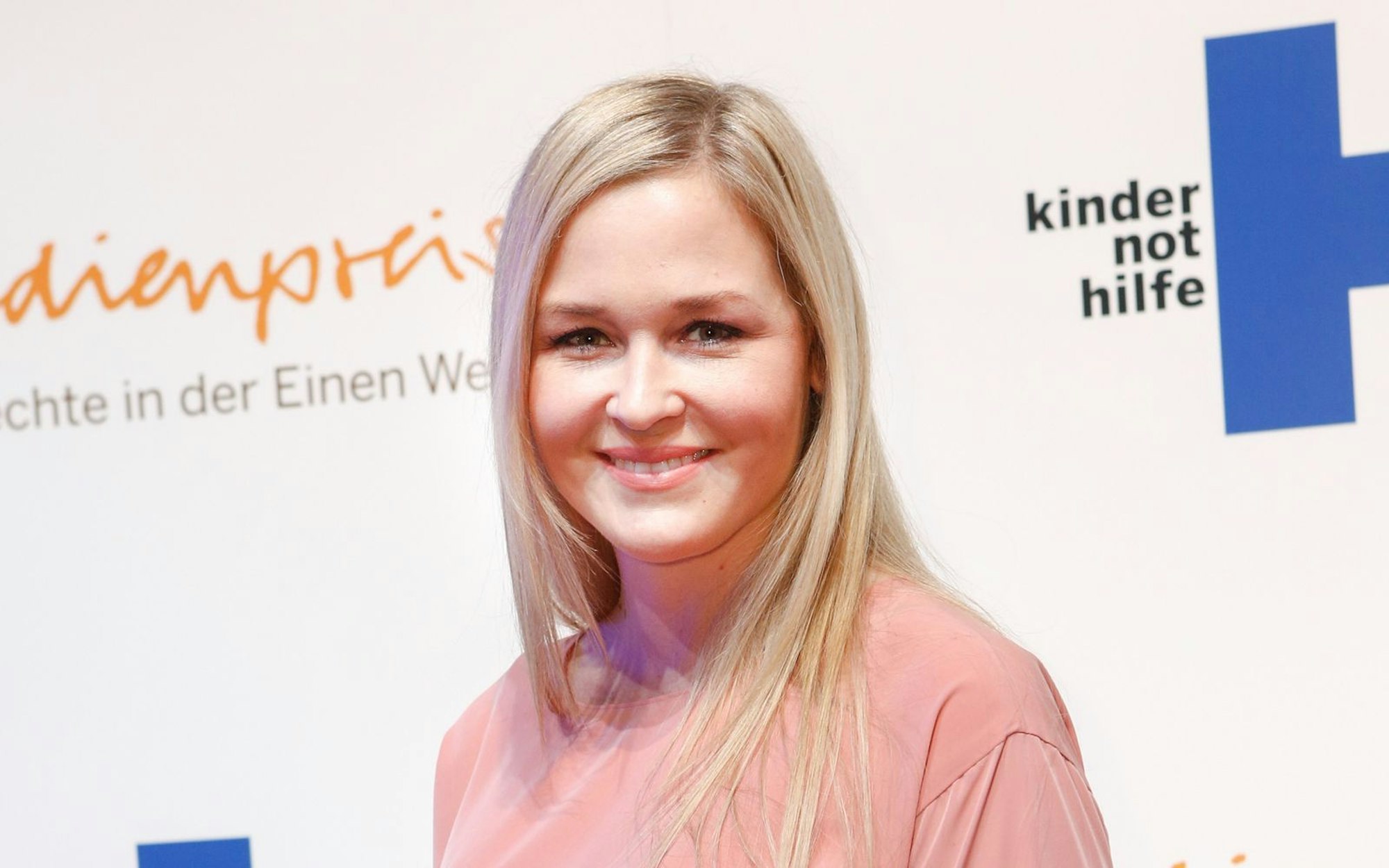 Judith Hoersch, die wegen der „Lena Lorenz“-Dreharbeiten im halbjährlichen Wechsel in Berlin und im Berchtesgadener Land lebt, wirkt wie eine Frau, die weiß, was sie vom Leben will. Sie setzt sich für Hebammen und die Vereinbarkeit von Familie und Beruf für Frauen ein. (Bild: 2015 Getty Images)