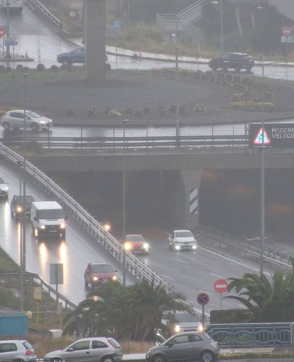 Sturm „Therese“ fegte im März über Gran Canaria hinweg. Die Gemeinde Agaete hielt einen Notfallplan aufrecht und bat die Bevölkerung um äußerste Vorsicht, um Schluchten, Überschwemmungsgebiete, Wege und Bergregionen sowie unnötige Fahrten zu meiden und immer den offiziellen Hinweisen zu folgen oder im Falle eines Vorfalls die 112 anzurufen.