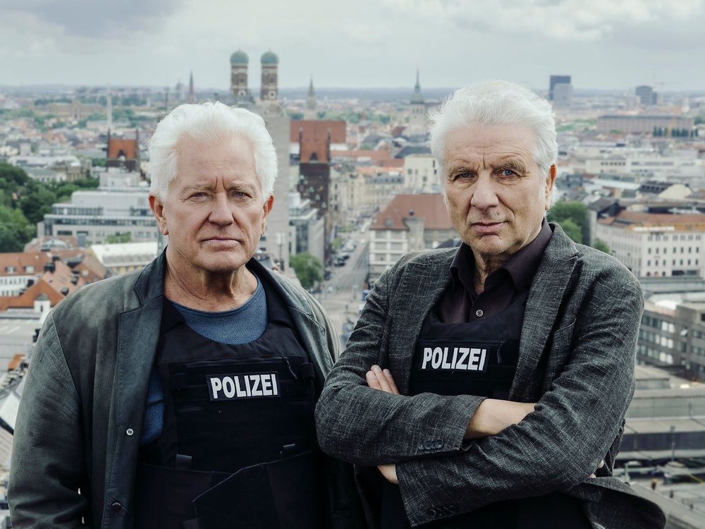 Vier Tage vor ihrem offiziellen Renteneintritt wurden Franz Leitmayr (Udo Wachtveitl, links) und Ivo Batic (Miroslav Nemec) noch einmal mit einem besonders schwierigen Fall konfrontiert. (Bild: BR/NEUESUPER GmbH/Hendrik Heiden)