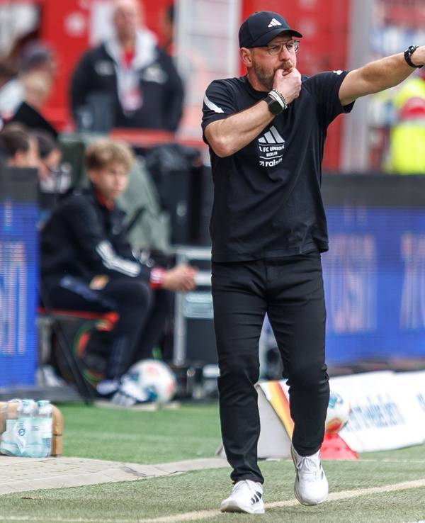Steffen Baumgart als Trainer von Union Berlin an der Seitenlinie.
