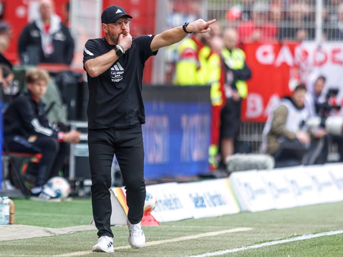 Steffen Baumgart als Trainer von Union Berlin an der Seitenlinie.