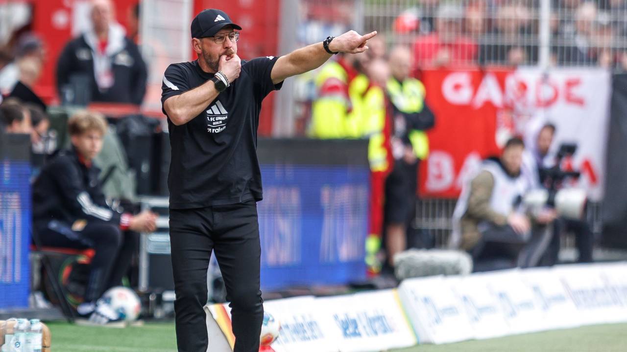 Steffen Baumgart als Trainer von Union Berlin an der Seitenlinie.