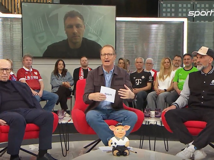 Sören Gonther ist im Doppelpass auf einem Bildschirm zu sehen.