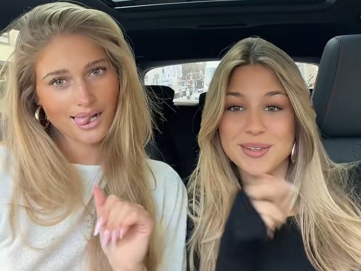Josefine Scholl und Zoe Käppele tanzen gemeinsam in einem TikTok-Video.