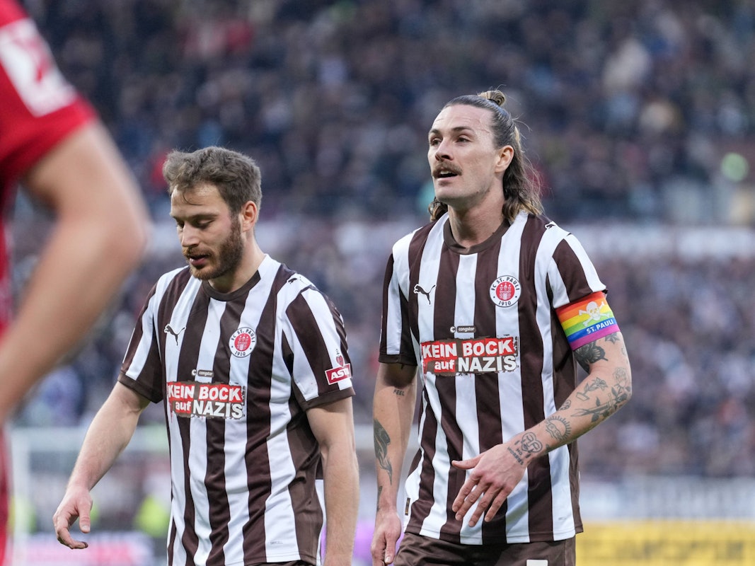 Jackson Irvine im Trikot mit dem Slogan „Kein Bock auf Nazis“.