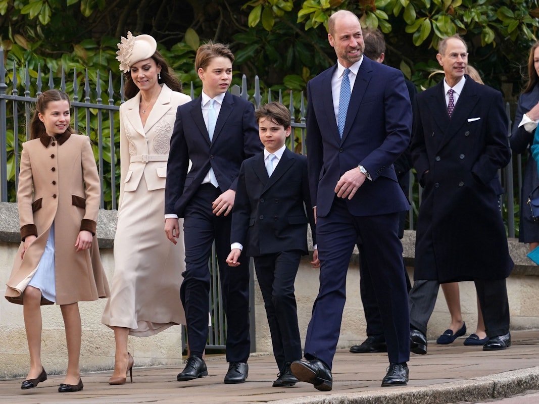 Ostern bei den Windors: Prinzessin Charlotte, Prinzessin Kate, Prinz George, Prinz Louis und Prinz William schreiten voran. Dahinter Edward, Herzog von Edinburgh und Prinzessin Anne (v.l.).