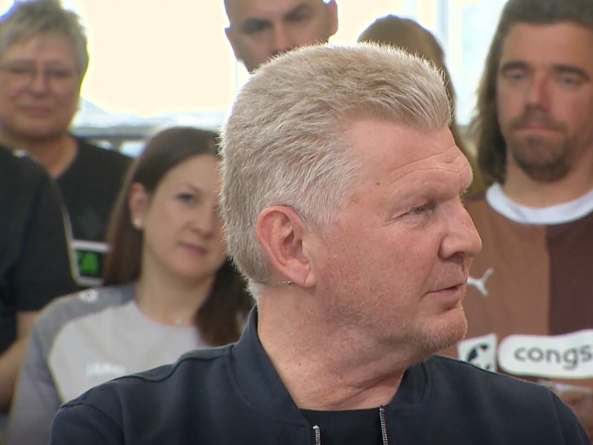 Stefan Effenberg sitzt im Doppelpass.