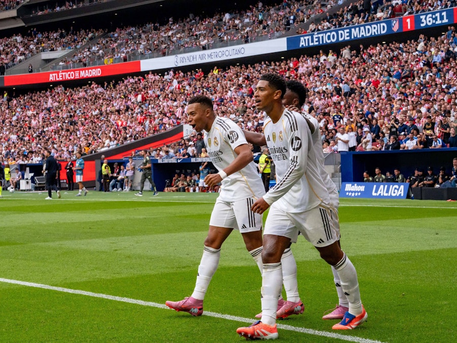 Kylian Mbappé, Jude Bellingham und Vinícius Júnior auf dem Spielfeld.