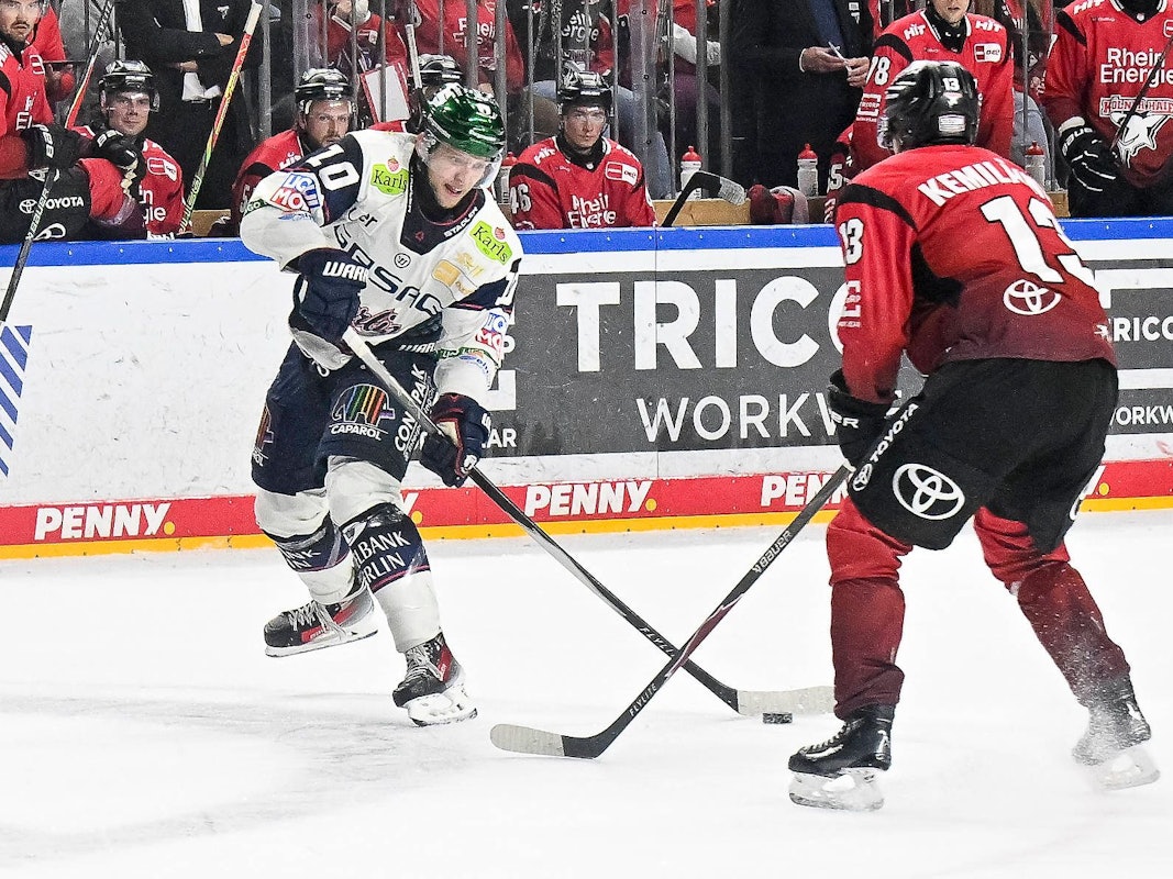 Lean Bergmann im Duell mit Valtteri Kemiläinen.