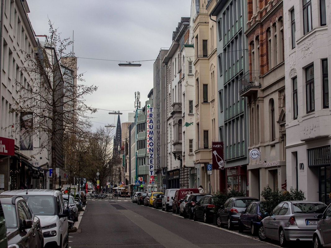 Die Antwerpener Straße nahe dem Friesenplatz im Belgischen Viertel in Köln (Archivbild): Die Fitnessmarke ESN eröffnet Mitte April ein eigenes Pop-Up-Café am Friesenplatz.